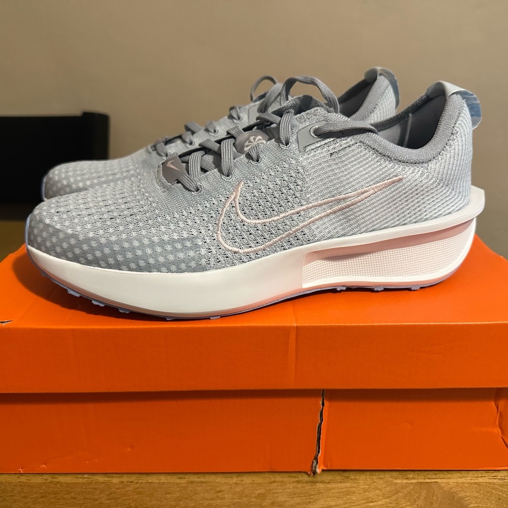 Nike Women's Light Gray Sneakers